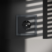Розетка встраиваемая VOLTUM S70 с заземлением и защитными шторками, 16А, (графит)