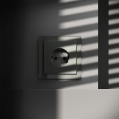 Розетка встраиваемая VOLTUM S70 с заземлением и защитными шторками, 16А, (титан)