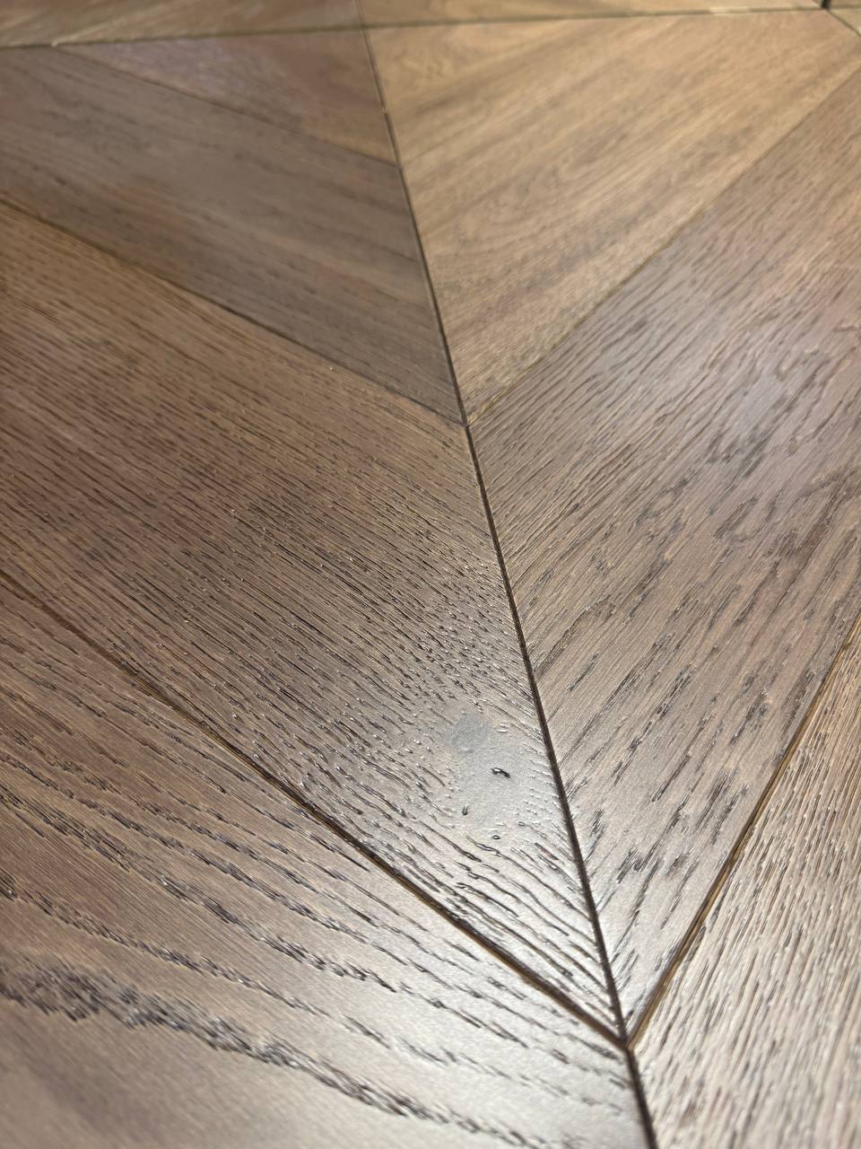 Паркет елка CROWNWOOD Urban Французская елка (45°) Дуб Chocolate (Decor-7) прайм, Лак 785 x 125 x 14 / 1.57м2