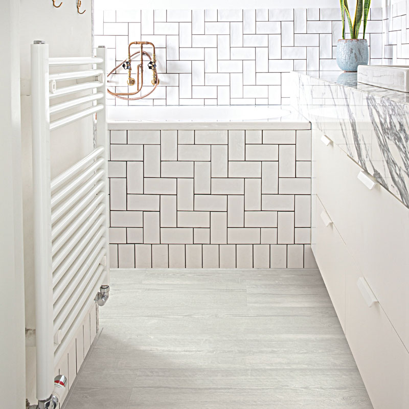 ПВХ-плитка Quick-Step Alpha Vinyl Medium Planks AVMP 40204 Сосна светло-серая