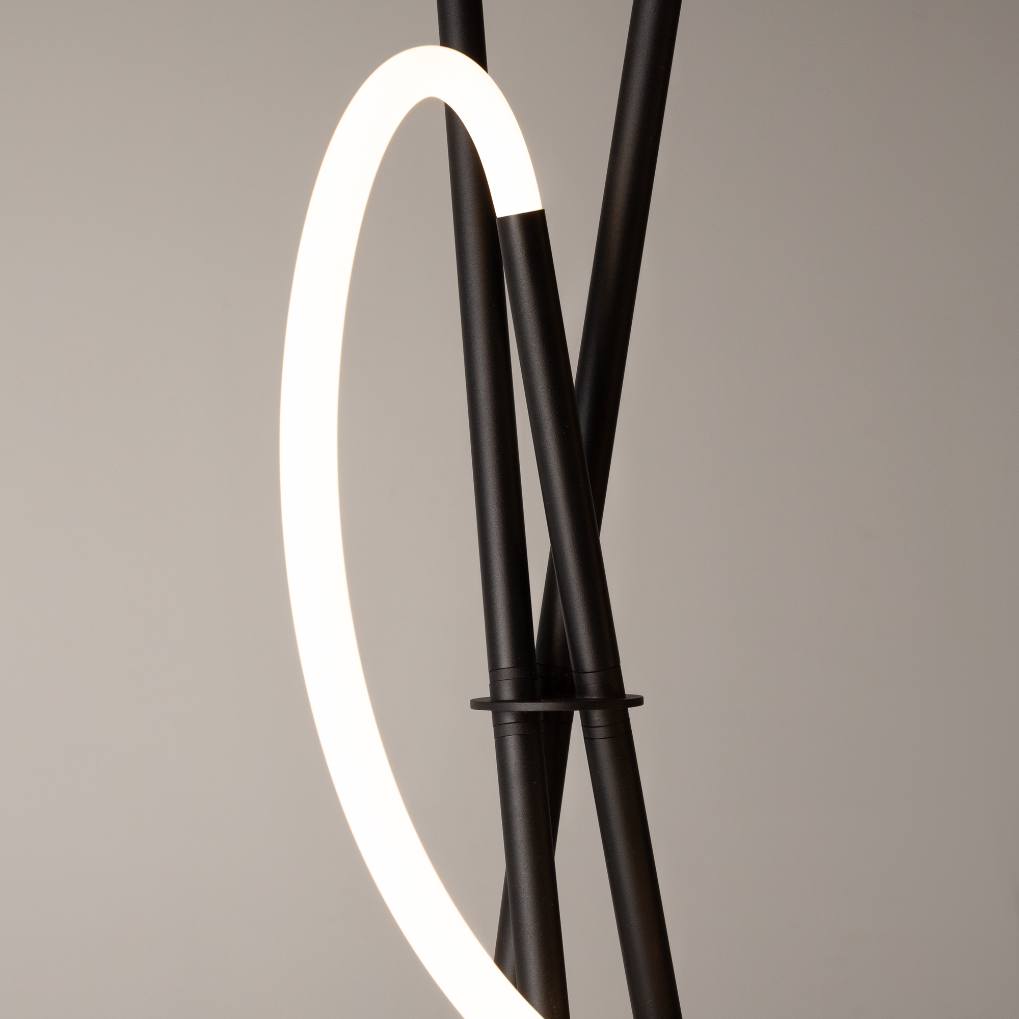 Напольный светильник (торшер) Maytoni MOD369FL-L36B3K