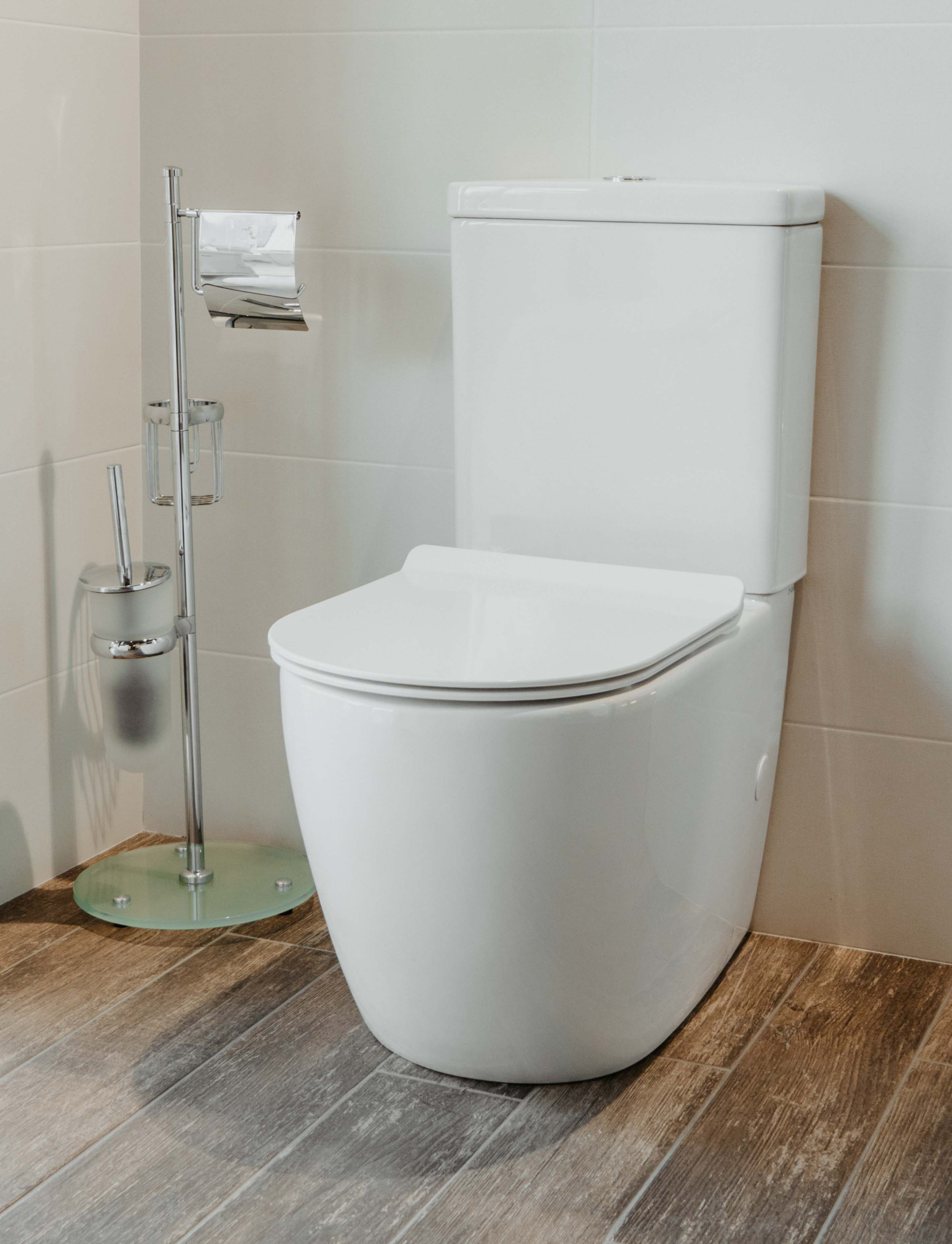 Чаша напольного унитаза безободковая Creto Logan L1 1001-004-WF с крышкой-сиденьем микролифт, белая