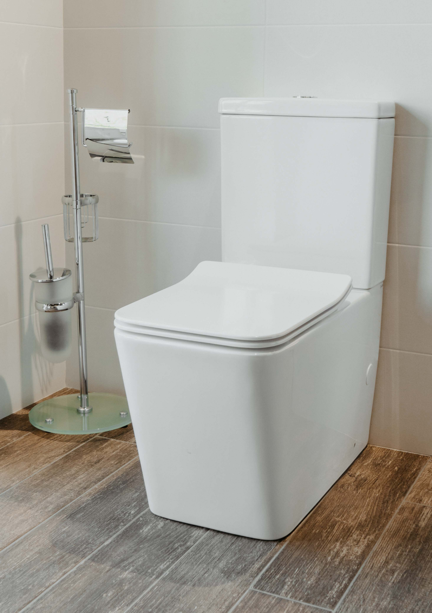 Чаша напольного унитаза безободковая Creto Logan L2 1002-004-WF с крышкой-сиденьем микролифт, белая